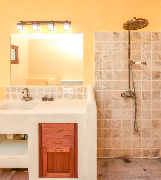 Resa Estate finc for sale Ibiza santa gertrudis te koop spanje bathroom 1.jpg